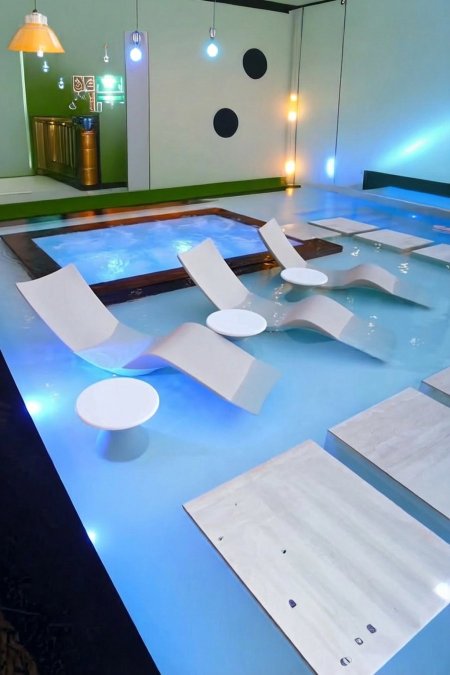 طقم استرخاء مائي لبركة السباحة